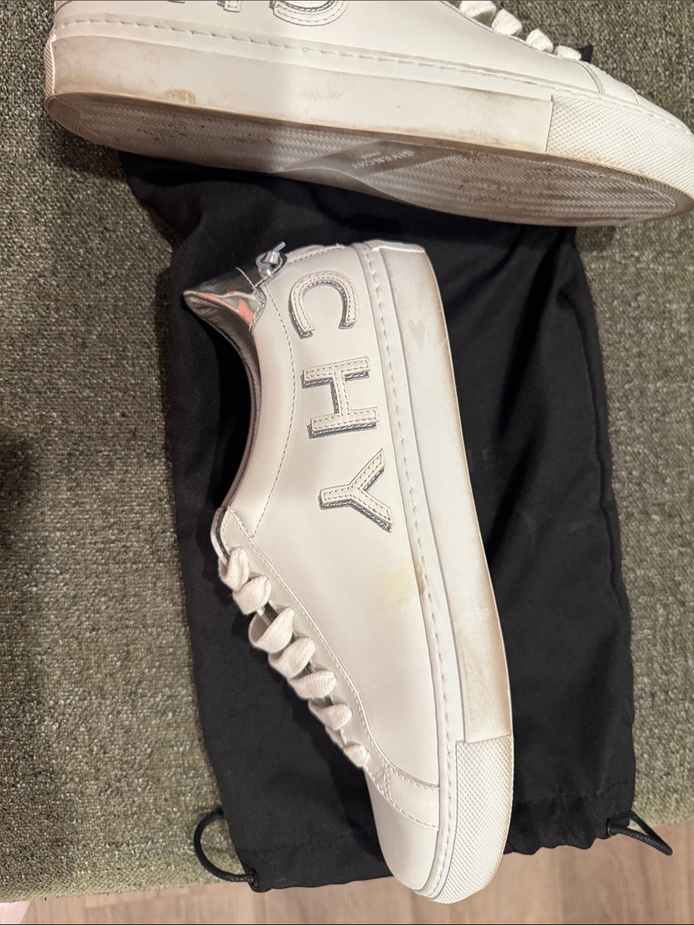 Givenchy reverse Low sneaker